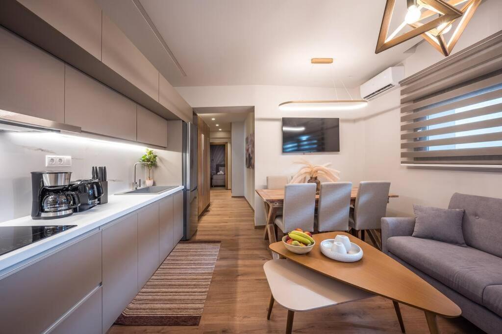 Amalia'S Luxury Apartment 2 伊拉克利翁 外观 照片